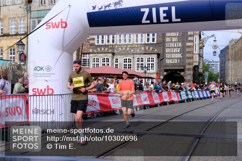 13.09.2026 - 21. swb-Marathon Bremen Tim E. http://msf.ph/oto/10302696 13.09.2026 10:45:22 Ziel 10096, 10143, 10214, 10628, 10735, 10866, 11020, 11396, 13591 meine-sportfotos.de