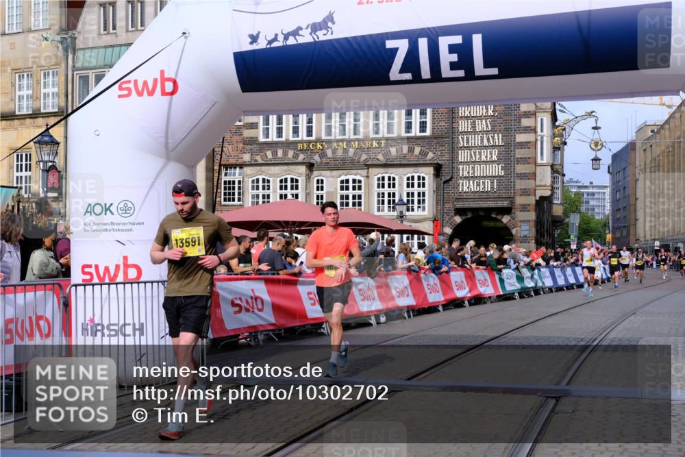 13.09.2026 - 21. swb-Marathon Bremen Tim E. http://msf.ph/oto/10302702 13.09.2026 10:45:23 Ziel 10096, 10143, 10214, 10735, 10866, 11020, 11396, 13591 meine-sportfotos.de