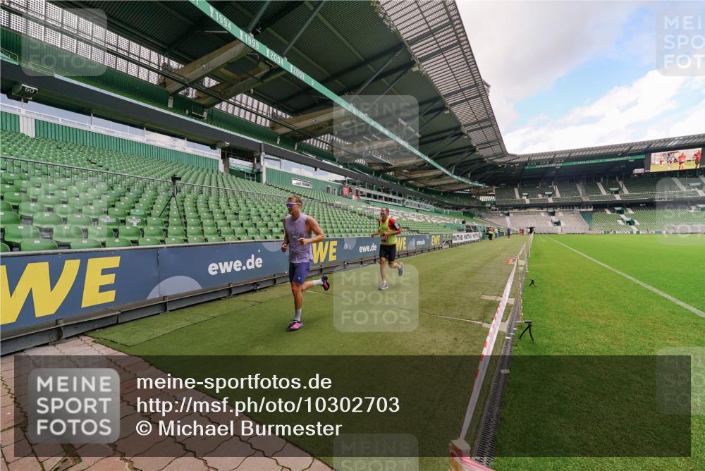 13.09.2026 - 21. swb-Marathon Bremen Michael Burmester http://msf.ph/oto/10302703 13.09.2026 12:36:58 Laufen im Stadion 365, 466, 658, 850, 1090, 1288, 1385, 1485, 1550, 1583, 1754, 1993, 2073, 2585, 3617, 4232, 7244, 7692, 7768, 8075, 8081, 8729, 13033, 299, 525, 919, 1212, 1606, 1629, 2072, 5428, 7741 meine-sportfotos.de