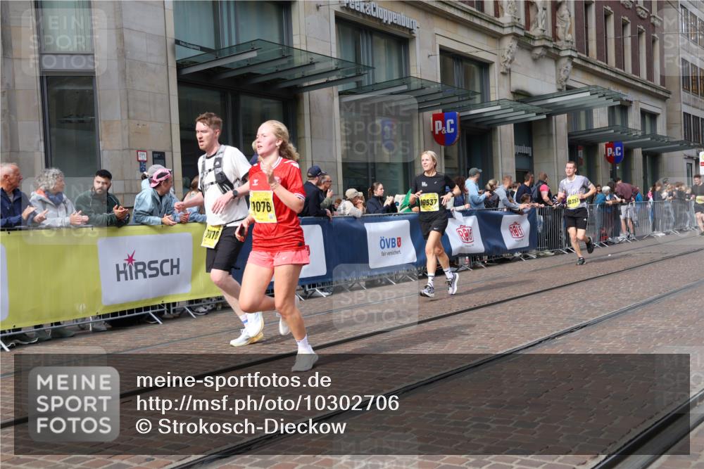 13.09.2026 - 21. swb-Marathon Bremen Strokosch-Dieckow http://msf.ph/oto/10302706 13.09.2026 10:50:47 Ziel 10200, 10471, 10515, 10537, 10808, 11087, 11170, 11339, 11503, 11537, 11625, 11626, 11801, 11973, 12004, 12133, 12179, 12303, 12351, 12407, 12552, 10267, 10525, 10764, 10840, 11076, 11170, 11220, 11276, 11664, 11742, 11753, 11774, 11961, 12052, 12070, 12078, 12179, 12309, 12447, 12488, 12560, 13544 meine-sportfotos.de