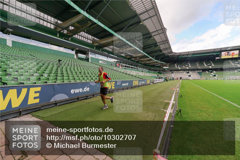 13.09.2026 - 21. swb-Marathon Bremen Michael Burmester http://msf.ph/oto/10302707 13.09.2026 12:36:59 Laufen im Stadion 365, 466, 658, 850, 1090, 1288, 1385, 1485, 1550, 1583, 1754, 1993, 2073, 2585, 3617, 4232, 7244, 7692, 7768, 8075, 8081, 8729, 13033, 299, 525, 919, 1212, 1606, 1629, 2072, 5428, 7741 meine-sportfotos.de
