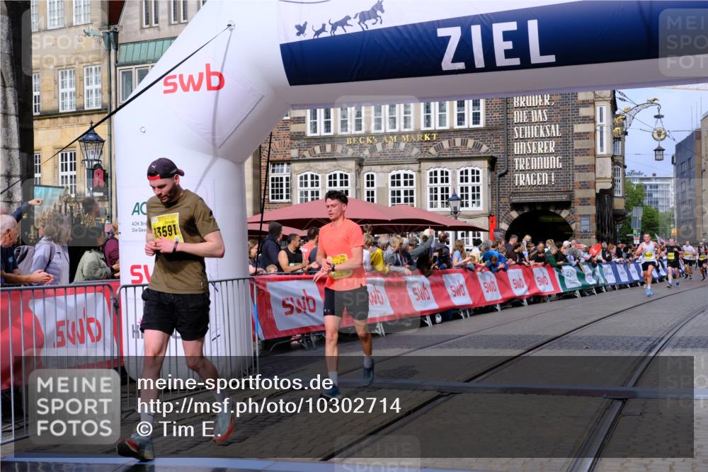 13.09.2026 - 21. swb-Marathon Bremen Tim E. http://msf.ph/oto/10302714 13.09.2026 10:45:23 Ziel 10096, 10143, 10214, 10735, 10866, 11020, 11396, 13591 meine-sportfotos.de