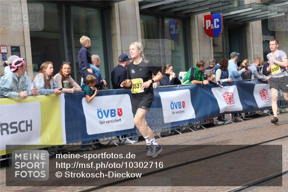 13.09.2026 - 21. swb-Marathon Bremen Strokosch-Dieckow http://msf.ph/oto/10302716 13.09.2026 10:50:48 Ziel 10200, 10471, 10515, 10537, 10808, 11087, 11339, 11503, 11537, 11625, 11626, 11801, 11973, 12004, 12051, 12133, 12303, 12351, 12407, 12552, 10267, 10525, 10764, 10840, 11076, 11170, 11220, 11276, 11664, 11742, 11753, 11774, 11961, 12052, 12070, 12078, 12179, 12309, 12447, 12488, 12560, 13544 meine-sportfotos.de