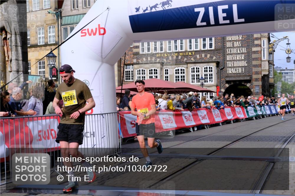 13.09.2026 - 21. swb-Marathon Bremen Tim E. http://msf.ph/oto/10302722 13.09.2026 10:45:23 Ziel 10096, 10143, 10214, 10735, 10866, 11020, 11396, 13591 meine-sportfotos.de