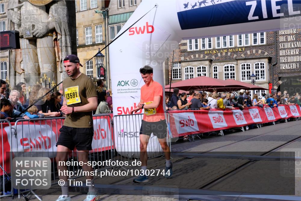 13.09.2026 - 21. swb-Marathon Bremen Tim E. http://msf.ph/oto/10302744 13.09.2026 10:45:24 Ziel 10096, 10143, 10214, 10735, 10866, 11020, 11396, 13591 meine-sportfotos.de