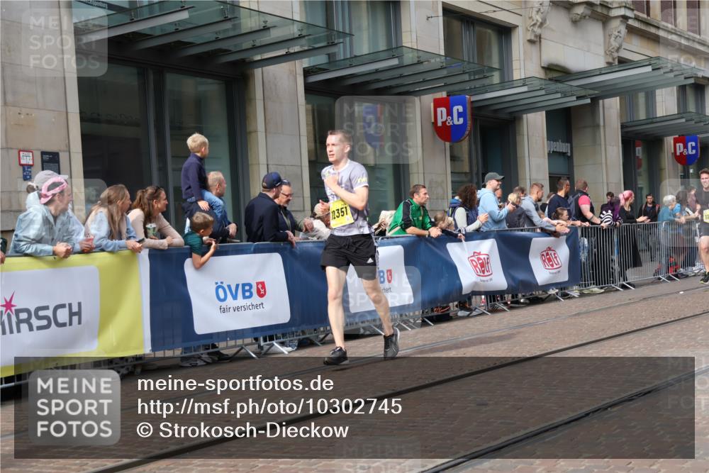 13.09.2026 - 21. swb-Marathon Bremen Strokosch-Dieckow http://msf.ph/oto/10302745 13.09.2026 10:50:50 Ziel 10200, 10471, 10515, 10808, 10887, 11087, 11339, 11503, 11537, 11625, 11626, 11801, 11973, 12004, 12051, 12133, 12303, 12351, 12407, 12552, 10267, 10537, 10764, 11076, 11170, 11220, 11276, 11664, 11742, 11753, 11774, 11961, 12052, 12070, 12179, 12309, 12488, 12560, 13544 meine-sportfotos.de