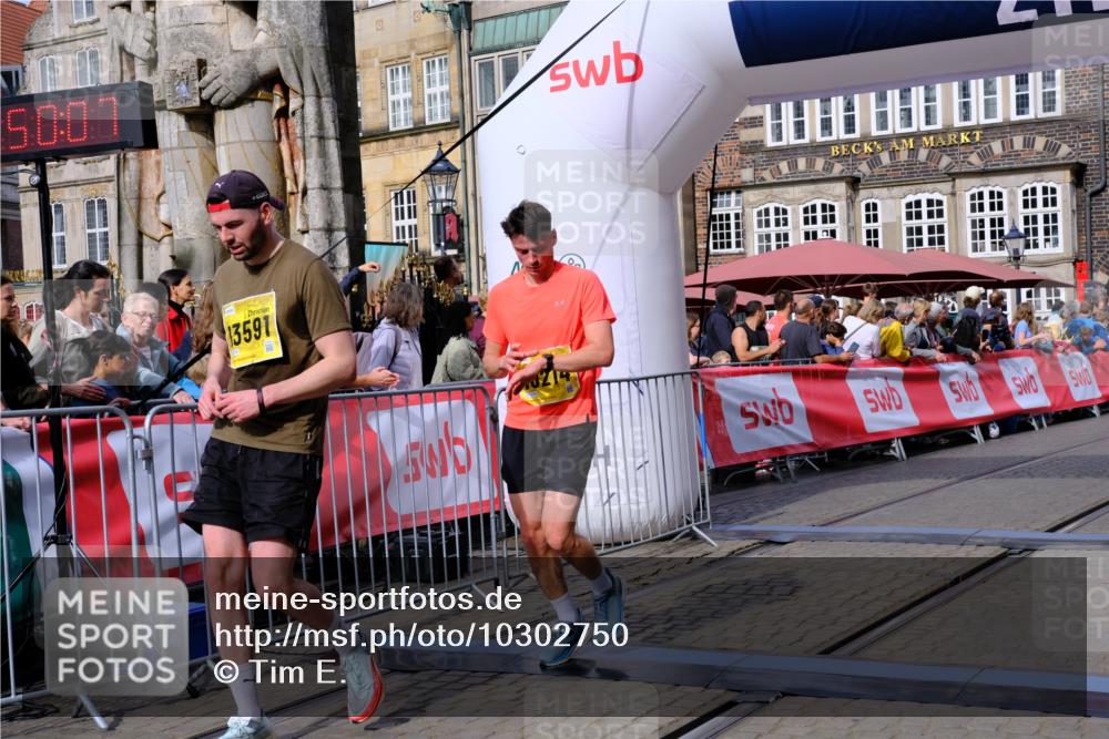 13.09.2026 - 21. swb-Marathon Bremen Tim E. http://msf.ph/oto/10302750 13.09.2026 10:45:24 Ziel 10096, 10143, 10214, 10735, 10866, 11020, 11396, 13591 meine-sportfotos.de