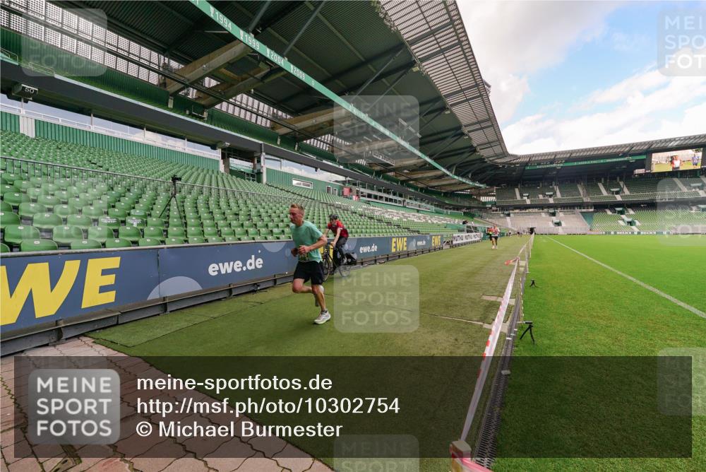13.09.2026 - 21. swb-Marathon Bremen Michael Burmester http://msf.ph/oto/10302754 13.09.2026 12:37:40 Laufen im Stadion 346, 365, 466, 658, 895, 1090, 1118, 1288, 1385, 1485, 1583, 1604, 1754, 2073, 2141, 2352, 2585, 2670, 3080, 3606, 3617, 6112, 7244, 7650, 7768, 8077, 8081, 8729, 9399, 9522, 9617, 250, 272, 299, 525, 919, 1089, 1212, 2072, 5428, 7741 meine-sportfotos.de