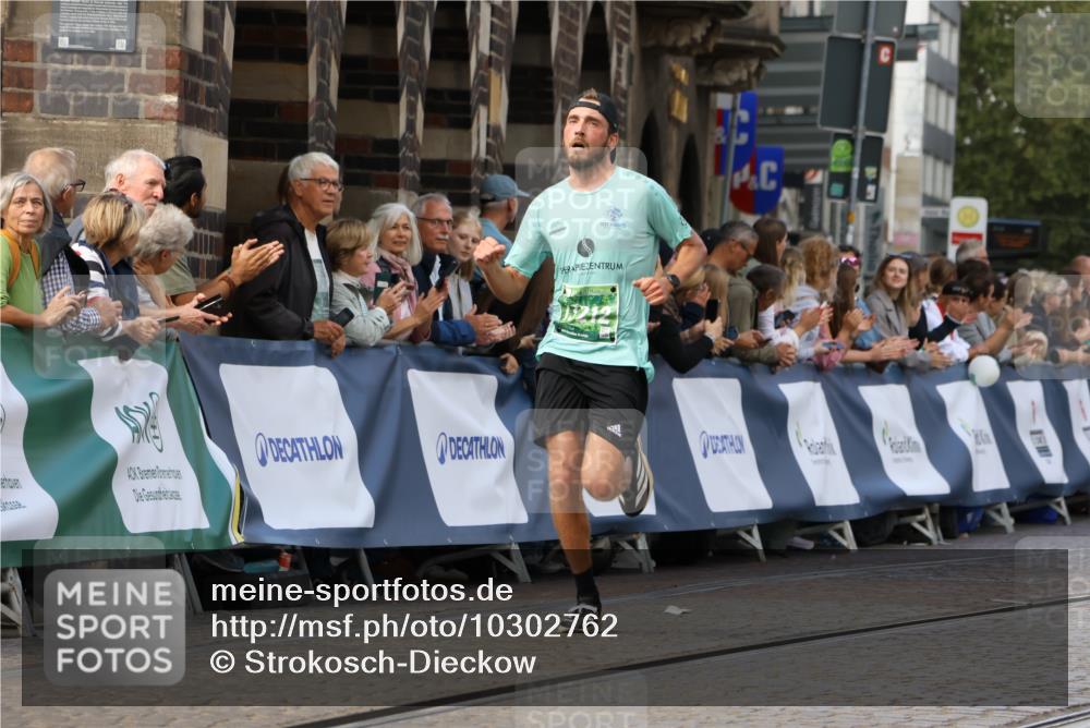 13.09.2026 - 21. swb-Marathon Bremen Strokosch-Dieckow http://msf.ph/oto/10302762 13.09.2026 12:53:46 Ziel 2352, 2670, 3080, 3606, 8081, 5160, 13212 meine-sportfotos.de