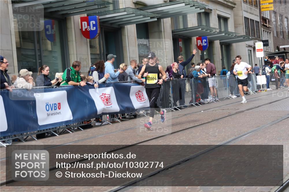 13.09.2026 - 21. swb-Marathon Bremen Strokosch-Dieckow http://msf.ph/oto/10302774 13.09.2026 10:50:53 Ziel 10200, 10381, 10471, 10515, 10808, 10887, 11339, 11503, 11537, 11625, 11626, 11801, 11973, 12004, 12051, 12133, 12303, 12407, 12552, 10267, 10537, 10764, 11076, 11087, 11170, 11220, 11276, 11664, 11753, 11774, 11961, 12004, 12052, 12070, 12179, 12309, 12351, 12488, 12560, 13544 meine-sportfotos.de
