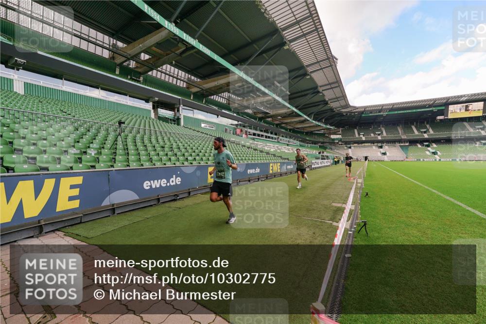 13.09.2026 - 21. swb-Marathon Bremen Michael Burmester http://msf.ph/oto/10302775 13.09.2026 12:38:06 Laufen im Stadion 277, 346, 466, 658, 895, 901, 1090, 1118, 1248, 1320, 1323, 1385, 1472, 1485, 1583, 1587, 1604, 1754, 1911, 2073, 2141, 2352, 2585, 2670, 3080, 3606, 3617, 5160, 6112, 7244, 7650, 8077, 8081, 8729, 9399, 9522, 9617, 250, 272, 299, 525, 919, 1089, 1212, 1875, 2072, 5428 meine-sportfotos.de