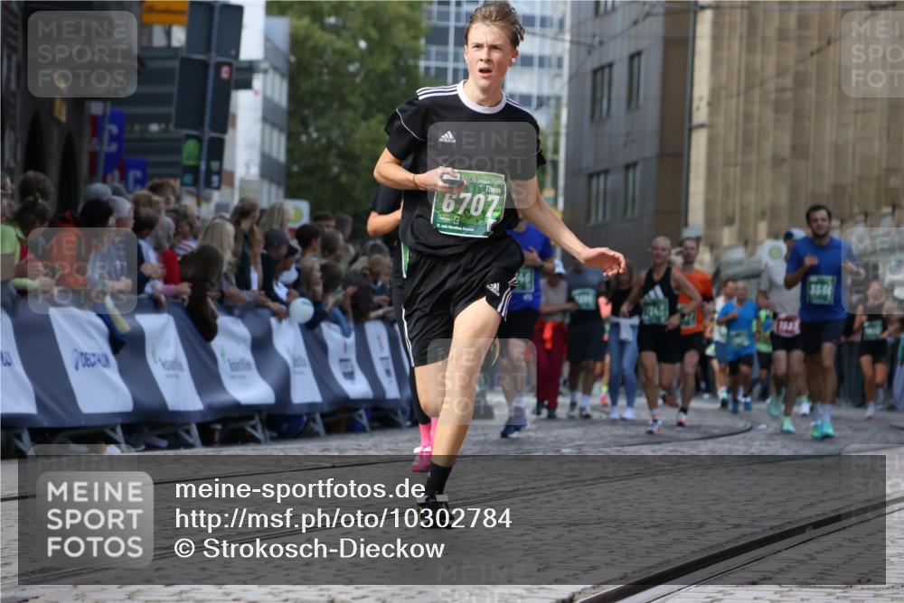 13.09.2026 - 21. swb-Marathon Bremen Strokosch-Dieckow http://msf.ph/oto/10302784 13.09.2026 13:22:43 Ziel 1601, 1933, 2481, 2499, 3855, 4204, 4211, 4697, 6621, 6891, 8447, 8574, 9668, 913, 1963, 2040, 3145, 3560, 6707, 6737, 6792, 8377, 8646 meine-sportfotos.de