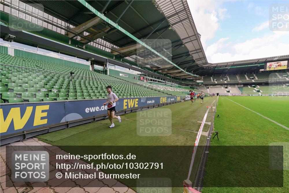13.09.2026 - 21. swb-Marathon Bremen Michael Burmester http://msf.ph/oto/10302791 13.09.2026 12:38:40 Laufen im Stadion 277, 346, 466, 658, 807, 895, 901, 1090, 1118, 1248, 1320, 1323, 1472, 1576, 1587, 1604, 1717, 1751, 1754, 1758, 1795, 1800, 1911, 2049, 2141, 2352, 2585, 2670, 3080, 3606, 5160, 5163, 5912, 6112, 7650, 8077, 8081, 8467, 9399, 9522, 9617, 250, 272, 299, 919, 1089, 1550, 1875, 1993, 4232, 7692, 13033 meine-sportfotos.de