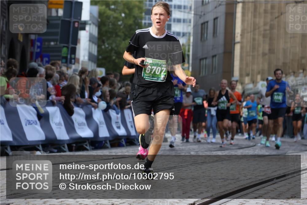13.09.2026 - 21. swb-Marathon Bremen Strokosch-Dieckow http://msf.ph/oto/10302795 13.09.2026 13:22:43 Ziel 1601, 1933, 2481, 2499, 3855, 4204, 4211, 4697, 6621, 6891, 8447, 8574, 9668, 913, 1963, 2040, 3145, 3560, 6707, 6737, 6792, 8377, 8646 meine-sportfotos.de