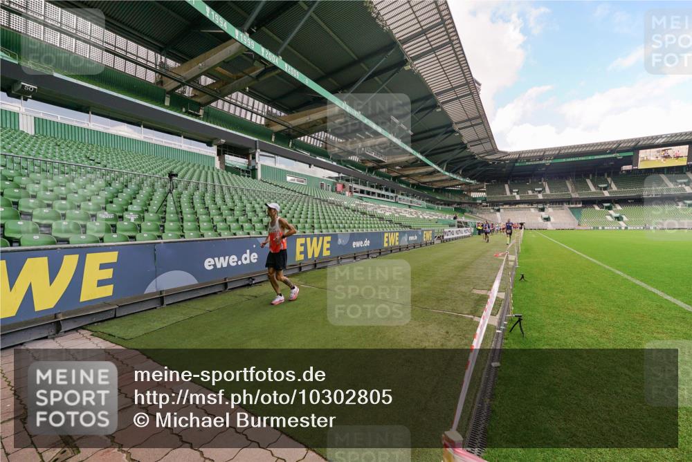 13.09.2026 - 21. swb-Marathon Bremen Michael Burmester http://msf.ph/oto/10302805 13.09.2026 12:38:49 Laufen im Stadion 277, 346, 807, 895, 901, 1090, 1118, 1248, 1320, 1323, 1472, 1576, 1587, 1604, 1717, 1751, 1758, 1795, 1800, 1852, 1911, 2049, 2099, 2141, 2352, 2585, 2670, 3080, 3606, 3744, 5160, 5163, 5912, 6112, 7650, 8077, 8081, 8467, 9399, 9522, 9617, 250, 272, 850, 1089, 1550, 1875, 1993, 4232, 7692, 8075, 13033 meine-sportfotos.de