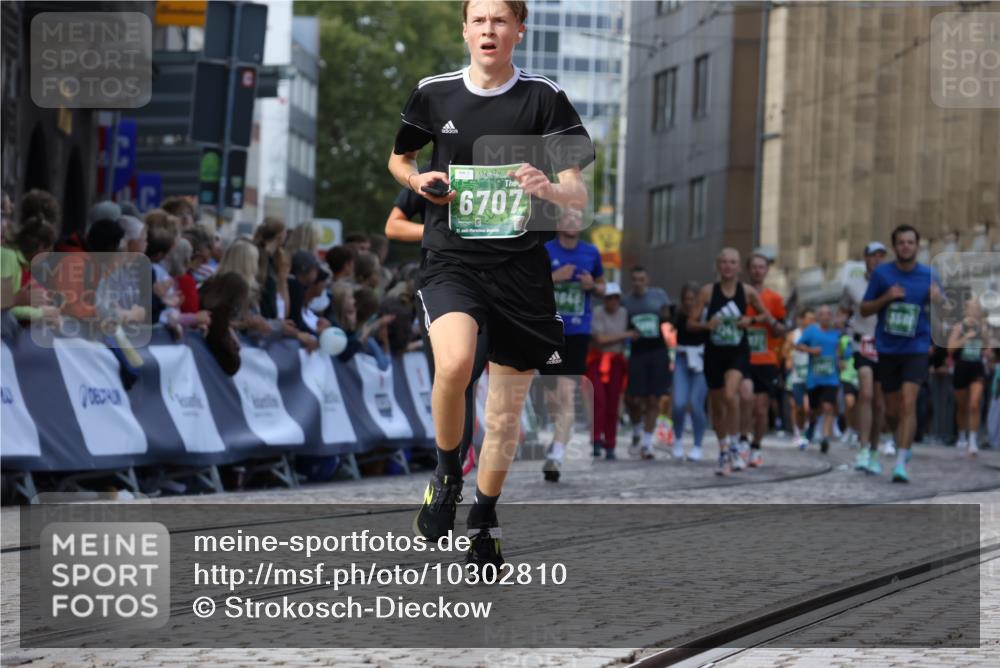 13.09.2026 - 21. swb-Marathon Bremen Strokosch-Dieckow http://msf.ph/oto/10302810 13.09.2026 13:22:43 Ziel 1601, 1933, 2481, 2499, 3855, 4204, 4211, 4697, 6621, 6891, 8447, 8574, 9668, 913, 1963, 2040, 3145, 3560, 6707, 6737, 6792, 8377, 8646 meine-sportfotos.de