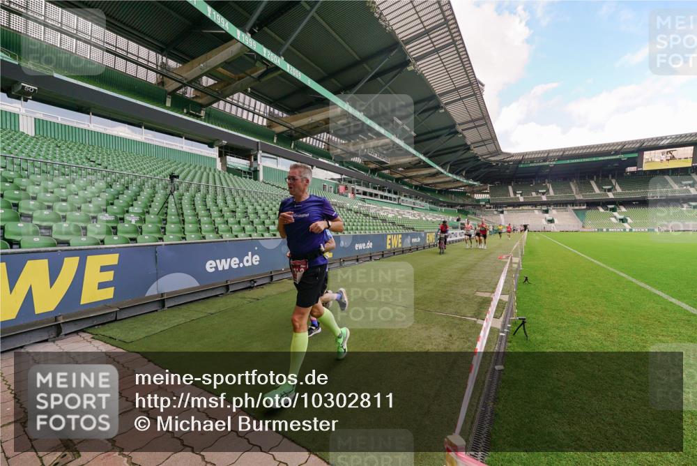 13.09.2026 - 21. swb-Marathon Bremen Michael Burmester http://msf.ph/oto/10302811 13.09.2026 12:38:57 Laufen im Stadion 277, 346, 807, 895, 901, 1090, 1118, 1248, 1320, 1323, 1472, 1508, 1576, 1587, 1604, 1717, 1751, 1758, 1795, 1800, 1852, 1911, 2049, 2099, 2141, 2352, 2585, 2670, 3080, 3606, 3744, 5160, 5163, 5912, 6112, 7650, 8077, 8081, 8467, 9399, 9522, 9617, 9630, 250, 272, 365, 850, 1089, 1288, 1550, 1875, 1993, 4232, 7692, 8075, 13033 meine-sportfotos.de