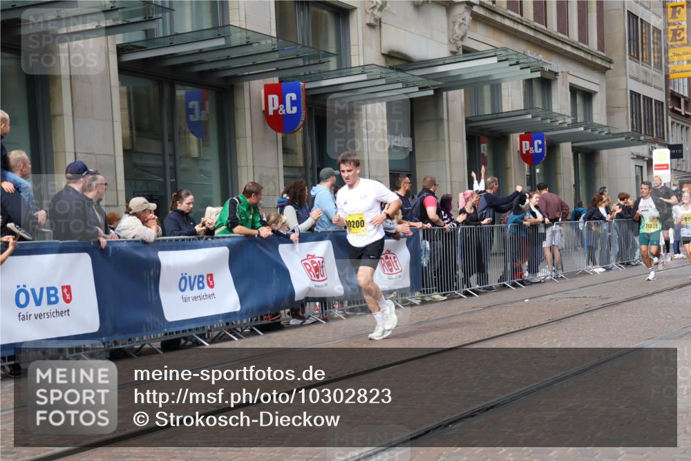 13.09.2026 - 21. swb-Marathon Bremen Strokosch-Dieckow http://msf.ph/oto/10302823 13.09.2026 10:50:56 Ziel 10381, 10471, 10515, 10808, 10825, 10862, 10887, 10984, 11339, 11503, 11537, 11625, 11626, 11801, 11973, 12051, 12133, 12303, 12548, 12552, 10200, 10267, 10537, 10764, 11076, 11087, 11170, 11220, 11625, 11626, 11753, 11774, 11961, 12004, 12052, 12070, 12179, 12303, 12309, 12351, 12407, 12488, 12560, 13544 meine-sportfotos.de
