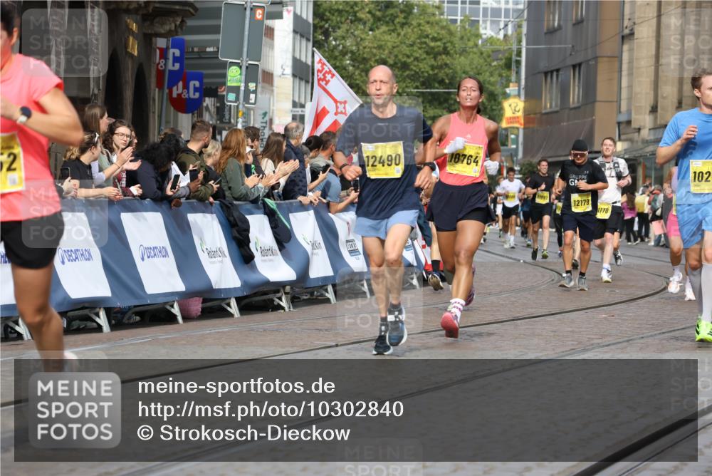 13.09.2026 - 21. swb-Marathon Bremen Strokosch-Dieckow http://msf.ph/oto/10302840 13.09.2026 10:50:50 Ziel 10170, 10233, 10525, 10840, 10923, 11220, 11276, 11622, 11664, 11680, 11742, 11774, 12045, 12052, 12078, 12309, 12447, 13562, 10200, 10537, 11087, 11170, 11339, 11625, 11626, 12004, 12179, 12303, 12351, 12407 meine-sportfotos.de