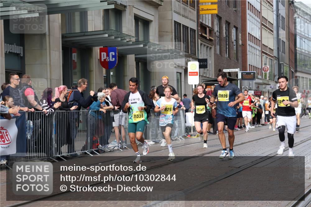 13.09.2026 - 21. swb-Marathon Bremen Strokosch-Dieckow http://msf.ph/oto/10302844 13.09.2026 10:50:57 Ziel 10381, 10471, 10515, 10544, 10808, 10825, 10862, 10887, 10984, 11339, 11503, 11537, 11801, 11973, 12051, 12133, 12548, 12552, 10200, 10267, 10537, 10764, 11076, 11087, 11170, 11220, 11625, 11626, 11753, 11774, 11961, 12004, 12052, 12070, 12179, 12303, 12309, 12351, 12407, 12488, 12560, 13544 meine-sportfotos.de