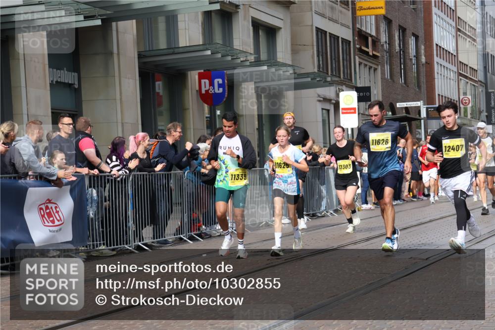 13.09.2026 - 21. swb-Marathon Bremen Strokosch-Dieckow http://msf.ph/oto/10302855 13.09.2026 10:50:58 Ziel 10381, 10471, 10515, 10544, 10808, 10825, 10862, 10887, 10984, 11339, 11503, 11537, 11801, 11973, 12051, 12133, 12424, 12548, 12552, 10200, 10267, 10537, 10764, 11076, 11087, 11170, 11625, 11626, 11753, 11961, 12004, 12052, 12070, 12179, 12303, 12309, 12351, 12407, 12488, 12560, 13544 meine-sportfotos.de