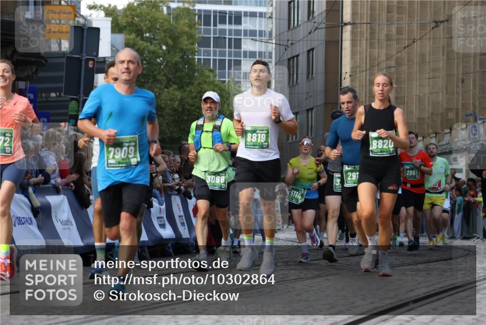 13.09.2026 - 21. swb-Marathon Bremen Strokosch-Dieckow http://msf.ph/oto/10302864 13.09.2026 13:22:56 Ziel 388, 913, 1933, 2402, 2481, 2771, 2806, 3855, 4483, 4697, 6707, 6891, 7586, 8547, 8551, 8694, 9090, 9510, 1809, 1900, 1935, 2367, 2827, 2914, 2961, 3098, 3233, 3374, 3729, 3920, 5114, 7909, 8231, 8304, 8377, 8671, 8672, 8732, 8787, 8819, 8820, 9921 meine-sportfotos.de
