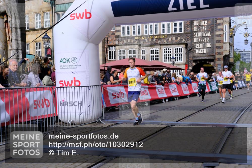 13.09.2026 - 21. swb-Marathon Bremen Tim E. http://msf.ph/oto/10302912 13.09.2026 10:45:40 Ziel 10143, 10318, 10352, 10398, 10536, 10866, 11020, 11088, 11209, 11232, 11396, 11478, 11695, 11749, 11835, 12054, 12475, 12534 meine-sportfotos.de