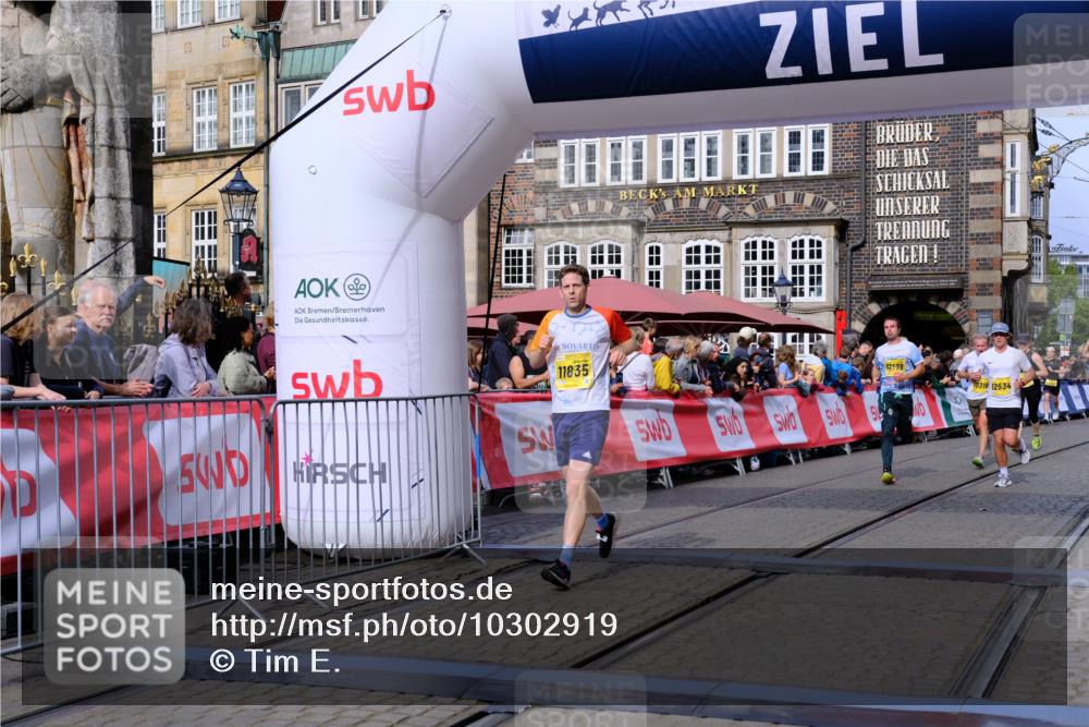 13.09.2026 - 21. swb-Marathon Bremen Tim E. http://msf.ph/oto/10302919 13.09.2026 10:45:40 Ziel 10143, 10318, 10352, 10398, 10536, 10866, 11020, 11088, 11209, 11232, 11396, 11478, 11695, 11749, 11835, 12054, 12475, 12534 meine-sportfotos.de