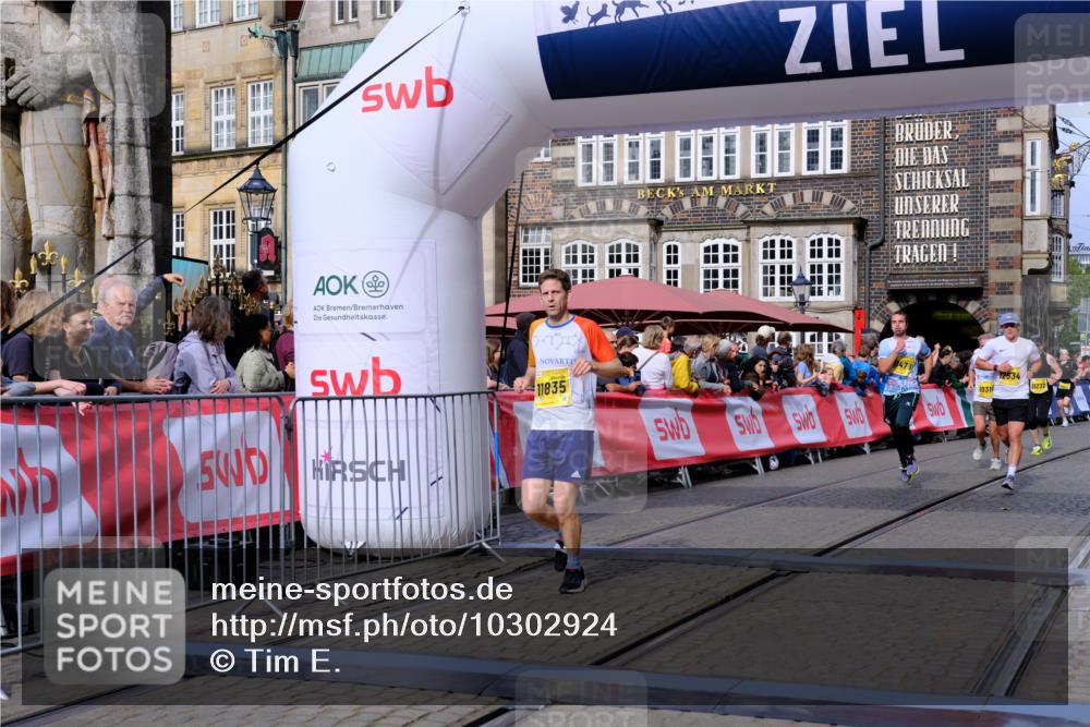 13.09.2026 - 21. swb-Marathon Bremen Tim E. http://msf.ph/oto/10302924 13.09.2026 10:45:40 Ziel 10143, 10318, 10352, 10398, 10536, 10866, 11020, 11088, 11209, 11232, 11396, 11478, 11695, 11749, 11835, 12054, 12475, 12534 meine-sportfotos.de