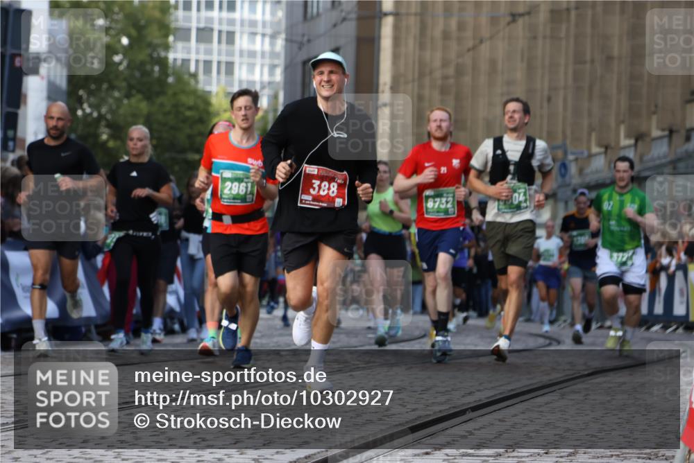 13.09.2026 - 21. swb-Marathon Bremen Strokosch-Dieckow http://msf.ph/oto/10302927 13.09.2026 13:23:03 Ziel 388, 913, 2040, 2402, 2481, 2771, 2806, 3145, 4483, 6707, 6737, 6792, 6891, 7586, 8547, 8551, 8694, 9090, 9510, 1809, 1900, 2306, 2367, 2427, 2827, 2899, 2961, 3374, 3729, 3920, 5114, 8045, 8231, 8304, 8732, 8787, 9827, 10127 meine-sportfotos.de