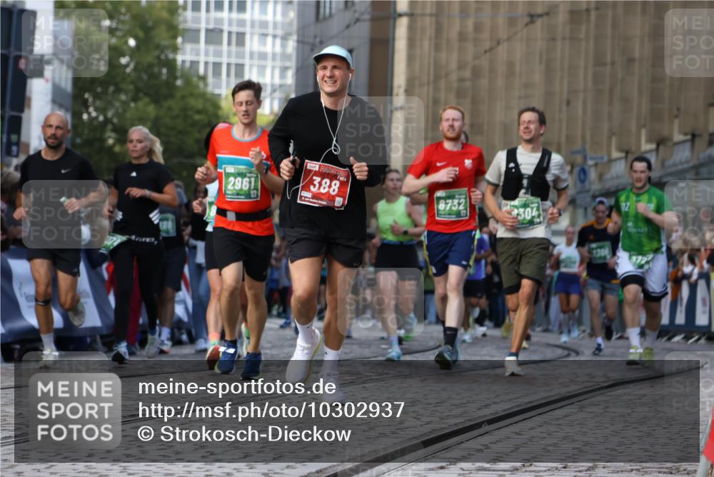 13.09.2026 - 21. swb-Marathon Bremen Strokosch-Dieckow http://msf.ph/oto/10302937 13.09.2026 13:23:03 Ziel 388, 913, 2040, 2402, 2481, 2771, 2806, 3145, 4483, 6707, 6737, 6792, 6891, 7586, 8547, 8551, 8694, 9090, 9510, 1809, 1900, 2306, 2367, 2427, 2827, 2899, 2961, 3374, 3729, 3920, 5114, 8045, 8231, 8304, 8732, 8787, 9827, 10127 meine-sportfotos.de