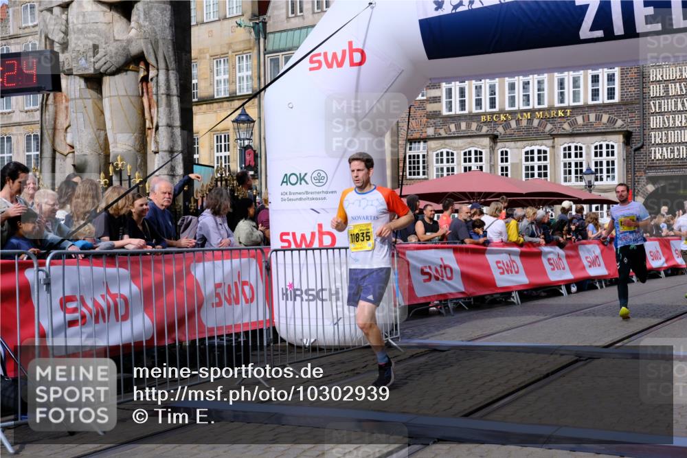 13.09.2026 - 21. swb-Marathon Bremen Tim E. http://msf.ph/oto/10302939 13.09.2026 10:45:40 Ziel 10143, 10318, 10352, 10398, 10536, 10866, 11020, 11088, 11209, 11232, 11396, 11478, 11695, 11749, 11835, 12054, 12475, 12534 meine-sportfotos.de