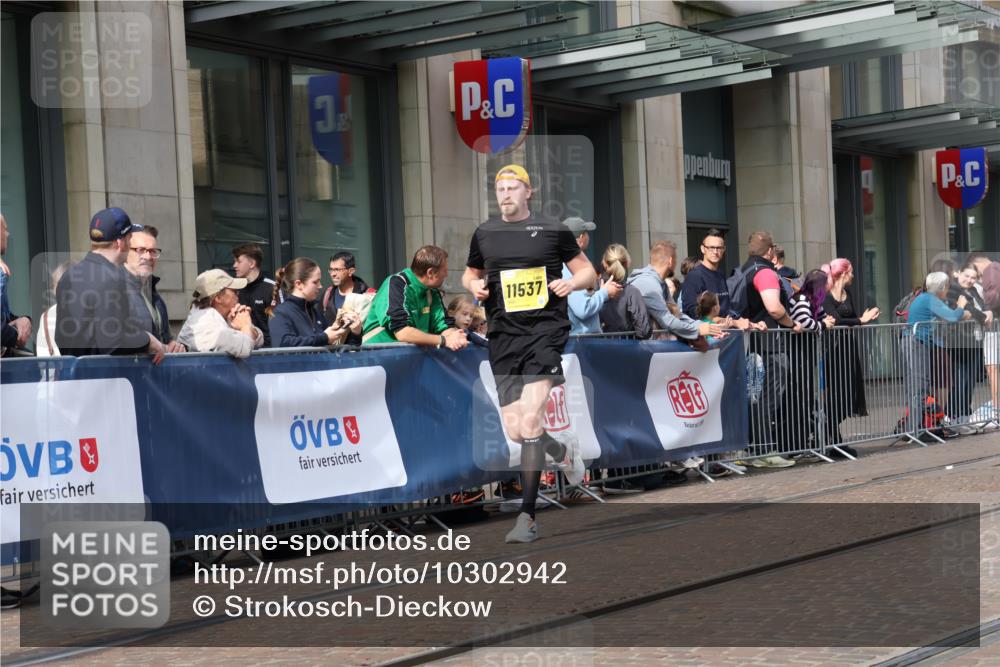 13.09.2026 - 21. swb-Marathon Bremen Strokosch-Dieckow http://msf.ph/oto/10302942 13.09.2026 10:51:02 Ziel 10334, 10381, 10471, 10515, 10544, 10763, 10808, 10825, 10862, 10887, 10984, 11145, 11503, 11537, 11801, 11973, 12051, 12133, 12424, 12548, 12552, 13631, 10200, 10267, 10537, 10764, 11076, 11087, 11170, 11339, 11625, 11626, 11753, 11961, 12004, 12070, 12179, 12303, 12351, 12407, 12488, 12560 meine-sportfotos.de