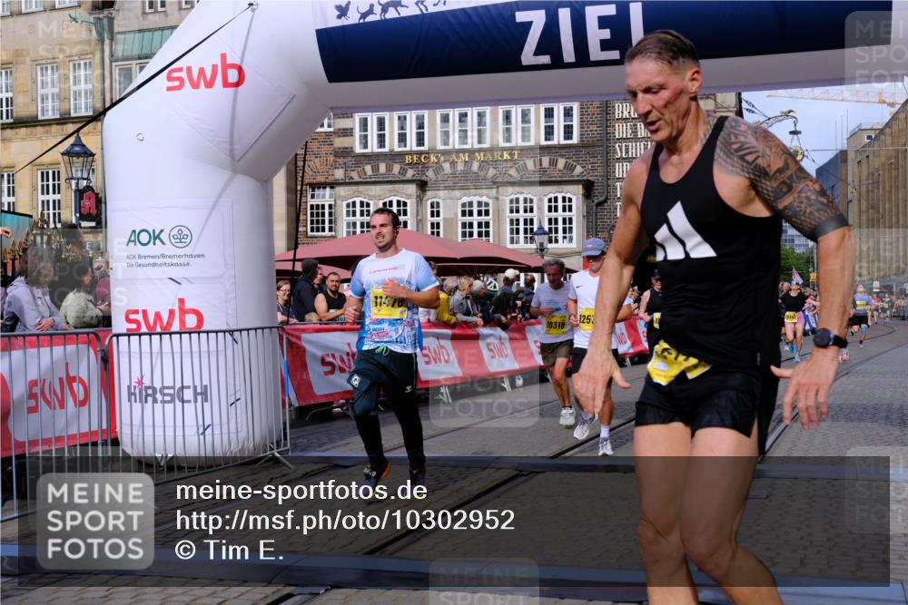 13.09.2026 - 21. swb-Marathon Bremen Tim E. http://msf.ph/oto/10302952 13.09.2026 10:45:42 Ziel 10318, 10352, 10398, 10536, 10866, 11088, 11209, 11232, 11478, 11695, 11749, 11835, 12054, 12290, 12355, 12475, 12534 meine-sportfotos.de