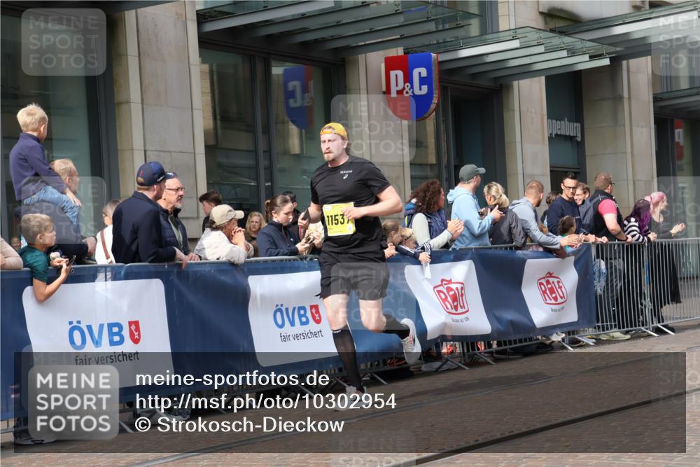 13.09.2026 - 21. swb-Marathon Bremen Strokosch-Dieckow http://msf.ph/oto/10302954 13.09.2026 10:51:02 Ziel 10334, 10381, 10471, 10515, 10544, 10763, 10808, 10825, 10862, 10887, 10984, 11145, 11503, 11537, 11801, 11973, 12051, 12133, 12424, 12548, 12552, 13631, 10200, 10267, 10537, 10764, 11076, 11087, 11170, 11339, 11625, 11626, 11753, 11961, 12004, 12070, 12179, 12303, 12351, 12407, 12488, 12560 meine-sportfotos.de