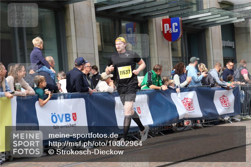 13.09.2026 - 21. swb-Marathon Bremen Strokosch-Dieckow http://msf.ph/oto/10302964 13.09.2026 10:51:02 Ziel 10334, 10381, 10471, 10515, 10544, 10763, 10808, 10825, 10862, 10887, 10984, 11145, 11503, 11537, 11801, 11973, 12051, 12133, 12424, 12548, 12552, 13631, 10200, 10267, 10537, 10764, 11076, 11087, 11170, 11339, 11625, 11626, 11753, 11961, 12004, 12070, 12179, 12303, 12351, 12407, 12488, 12560 meine-sportfotos.de