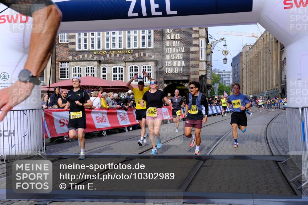 13.09.2026 - 21. swb-Marathon Bremen Tim E. http://msf.ph/oto/10302989 13.09.2026 10:45:46 Ziel 10318, 10352, 10398, 10536, 10583, 11088, 11209, 11232, 11478, 11749, 11835, 12054, 12290, 12355, 12475, 12534, 13628 meine-sportfotos.de