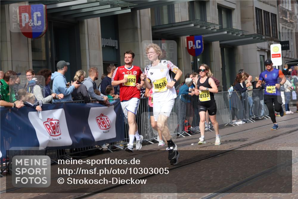 13.09.2026 - 21. swb-Marathon Bremen Strokosch-Dieckow http://msf.ph/oto/10303005 13.09.2026 10:51:05 Ziel 10334, 10381, 10471, 10515, 10544, 10763, 10808, 10825, 10862, 10887, 10984, 11145, 11503, 11787, 11801, 11973, 12051, 12133, 12424, 12548, 12552, 13631, 10200, 10537, 10808, 11076, 11087, 11170, 11339, 11537, 11625, 11626, 11753, 11961, 12004, 12070, 12179, 12303, 12351, 12407, 12560 meine-sportfotos.de