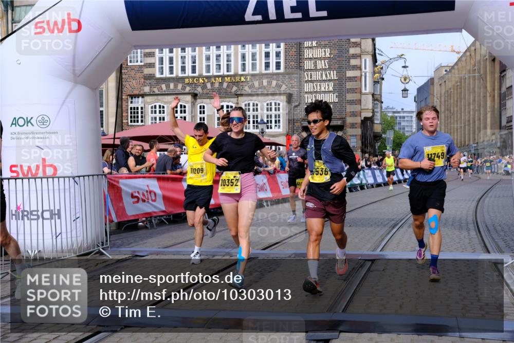 13.09.2026 - 21. swb-Marathon Bremen Tim E. http://msf.ph/oto/10303013 13.09.2026 10:45:47 Ziel 10318, 10352, 10398, 10536, 10541, 10583, 11088, 11209, 11232, 11478, 11749, 11835, 12054, 12290, 12355, 12475, 12534, 13628 meine-sportfotos.de