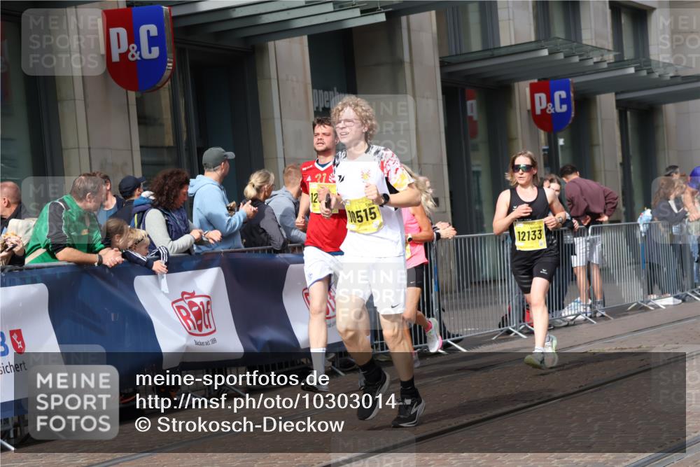 13.09.2026 - 21. swb-Marathon Bremen Strokosch-Dieckow http://msf.ph/oto/10303014 13.09.2026 10:51:05 Ziel 10334, 10381, 10471, 10515, 10544, 10763, 10808, 10825, 10862, 10887, 10984, 11145, 11503, 11787, 11801, 11973, 12051, 12133, 12424, 12548, 12552, 13631, 10200, 10537, 10808, 11076, 11087, 11170, 11339, 11537, 11625, 11626, 11753, 11961, 12004, 12070, 12179, 12303, 12351, 12407, 12560 meine-sportfotos.de