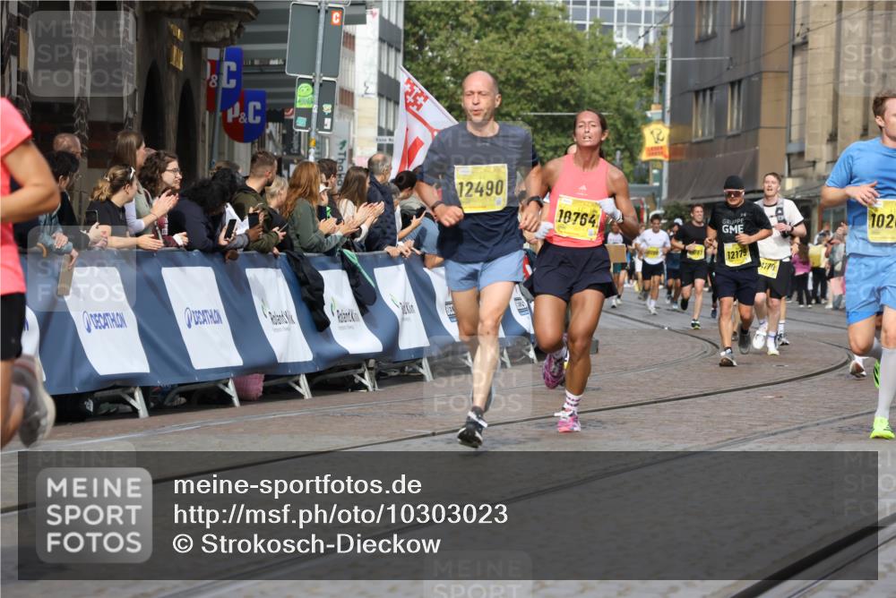 13.09.2026 - 21. swb-Marathon Bremen Strokosch-Dieckow http://msf.ph/oto/10303023 13.09.2026 10:50:50 Ziel 10170, 10233, 10525, 10840, 10923, 11220, 11276, 11622, 11664, 11680, 11742, 11774, 12045, 12052, 12078, 12309, 12447, 13562, 10200, 10537, 11087, 11170, 11339, 11625, 11626, 12004, 12179, 12303, 12351, 12407 meine-sportfotos.de