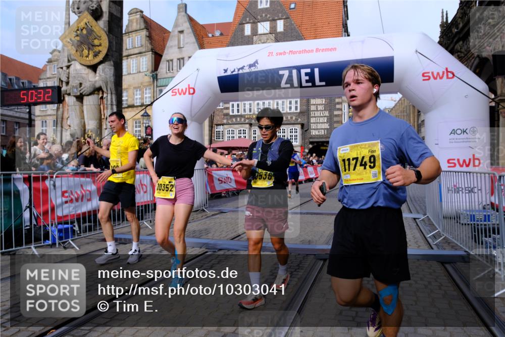 13.09.2026 - 21. swb-Marathon Bremen Tim E. http://msf.ph/oto/10303041 13.09.2026 10:45:49 Ziel 10318, 10352, 10536, 10541, 10583, 11063, 11088, 11209, 11232, 11478, 11749, 11835, 12290, 12355, 12475, 12534, 13532, 13628 meine-sportfotos.de