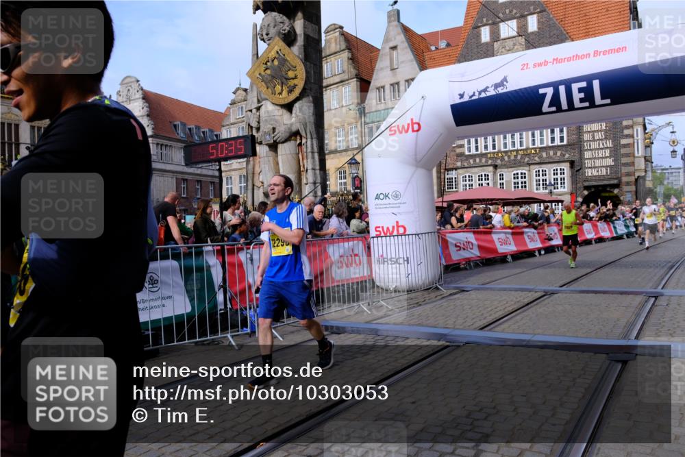 13.09.2026 - 21. swb-Marathon Bremen Tim E. http://msf.ph/oto/10303053 13.09.2026 10:45:52 Ziel 10318, 10352, 10464, 10536, 10541, 10583, 10987, 11063, 11088, 11209, 11232, 11478, 11559, 11749, 11835, 11845, 12087, 12290, 12355, 12534, 13532, 13628 meine-sportfotos.de