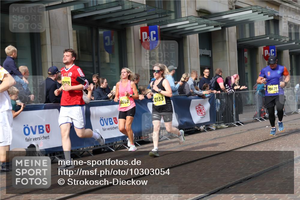 13.09.2026 - 21. swb-Marathon Bremen Strokosch-Dieckow http://msf.ph/oto/10303054 13.09.2026 10:51:07 Ziel 10334, 10381, 10471, 10515, 10544, 10763, 10825, 10862, 10887, 10984, 11145, 11503, 11787, 11801, 11973, 12051, 12133, 12424, 12548, 12552, 13631, 10200, 10471, 10515, 10537, 10808, 11076, 11087, 11170, 11339, 11537, 11625, 11626, 11801, 11961, 12004, 12070, 12179, 12303, 12351, 12407, 12560 meine-sportfotos.de
