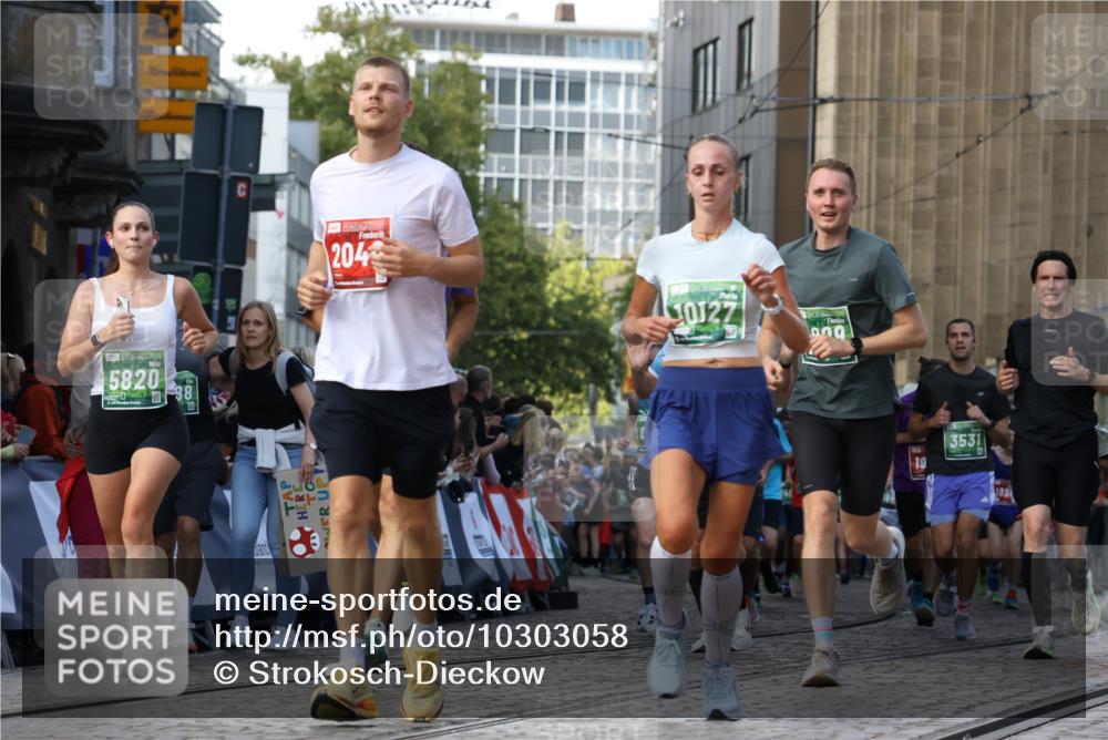 13.09.2026 - 21. swb-Marathon Bremen Strokosch-Dieckow http://msf.ph/oto/10303058 13.09.2026 13:23:14 Ziel 913, 1935, 1963, 2040, 2806, 2914, 3098, 3145, 3233, 3560, 6707, 6737, 6792, 7909, 8377, 8551, 8646, 8671, 8672, 8819, 8820, 9921, 2371, 2427, 2899, 3173, 3531, 3861, 5820, 5821, 6923, 8045, 8863, 9088, 9196, 9436, 10127 meine-sportfotos.de