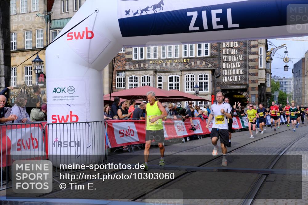 13.09.2026 - 21. swb-Marathon Bremen Tim E. http://msf.ph/oto/10303060 13.09.2026 10:45:54 Ziel 10318, 10352, 10464, 10536, 10541, 10583, 10987, 11063, 11088, 11209, 11232, 11279, 11559, 11749, 11845, 12087, 12290, 12355, 12534, 13532, 13595, 13628 meine-sportfotos.de