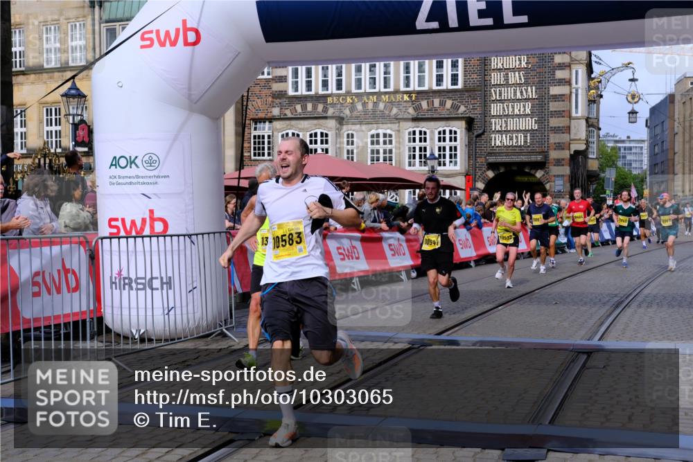 13.09.2026 - 21. swb-Marathon Bremen Tim E. http://msf.ph/oto/10303065 13.09.2026 10:45:55 Ziel 10318, 10352, 10464, 10536, 10541, 10583, 10987, 11015, 11063, 11088, 11209, 11232, 11279, 11559, 11749, 11845, 12087, 12290, 12355, 13532, 13595, 13628 meine-sportfotos.de