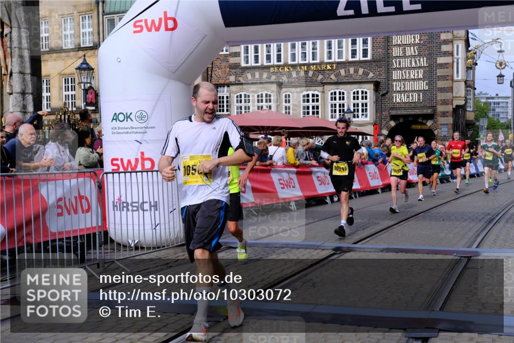 13.09.2026 - 21. swb-Marathon Bremen Tim E. http://msf.ph/oto/10303072 13.09.2026 10:45:55 Ziel 10318, 10352, 10464, 10536, 10541, 10583, 10987, 11015, 11063, 11088, 11209, 11232, 11279, 11559, 11749, 11845, 12087, 12290, 12355, 13532, 13595, 13628 meine-sportfotos.de