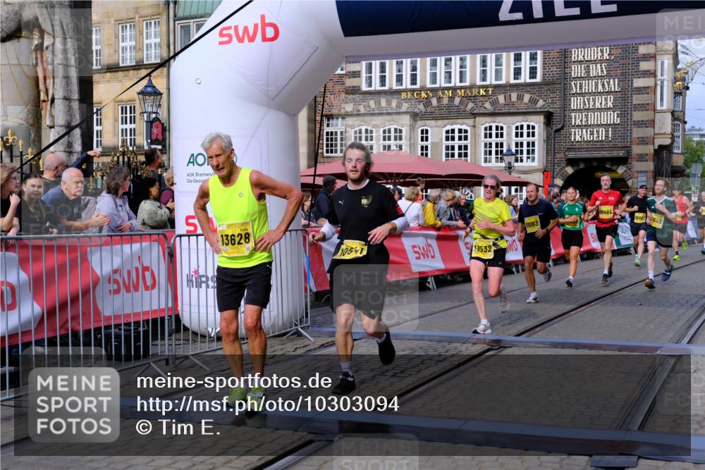 13.09.2026 - 21. swb-Marathon Bremen Tim E. http://msf.ph/oto/10303094 13.09.2026 10:45:56 Ziel 10352, 10464, 10536, 10541, 10583, 10987, 11015, 11063, 11088, 11209, 11232, 11279, 11559, 11749, 11762, 11845, 12087, 12290, 12355, 13532, 13595, 13628 meine-sportfotos.de