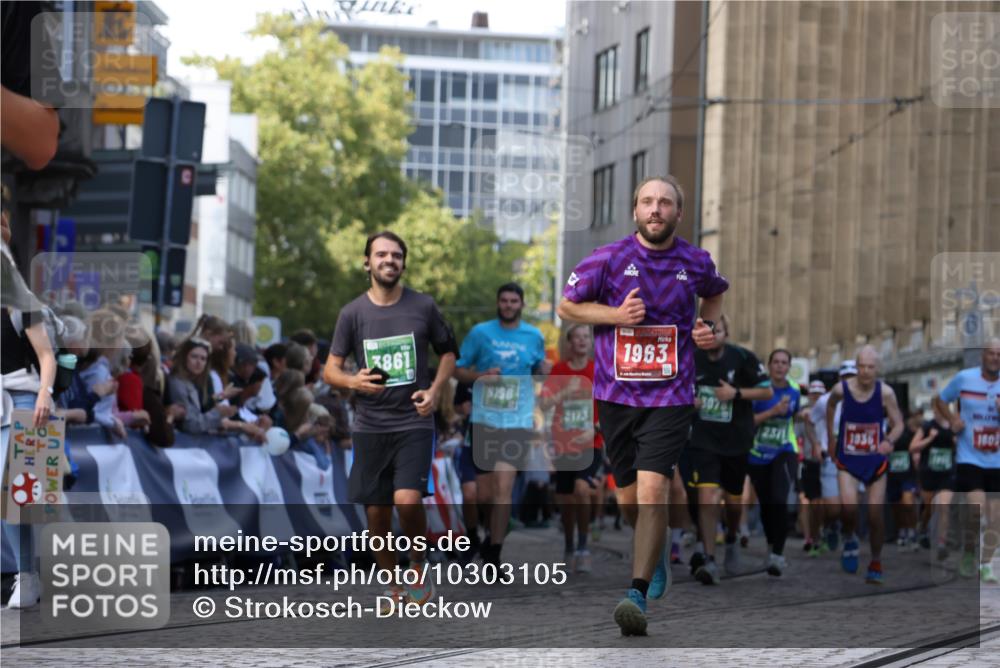 13.09.2026 - 21. swb-Marathon Bremen Strokosch-Dieckow http://msf.ph/oto/10303105 13.09.2026 13:23:19 Ziel 1809, 1935, 1963, 2040, 2367, 2827, 2914, 2961, 3098, 3145, 3233, 3560, 5114, 6737, 7909, 8304, 8377, 8646, 8671, 8672, 8787, 8819, 8820, 9921, 672, 2371, 2409, 3078, 3138, 3173, 3531, 3861, 3939, 6848, 6923, 8560, 8863, 9088, 9196, 9436 meine-sportfotos.de
